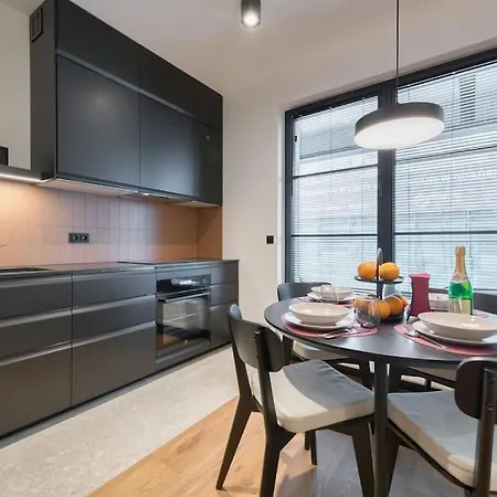 Apartment New Located Near The Old Town *