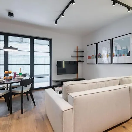New Located Near The Old Town Apartment *
